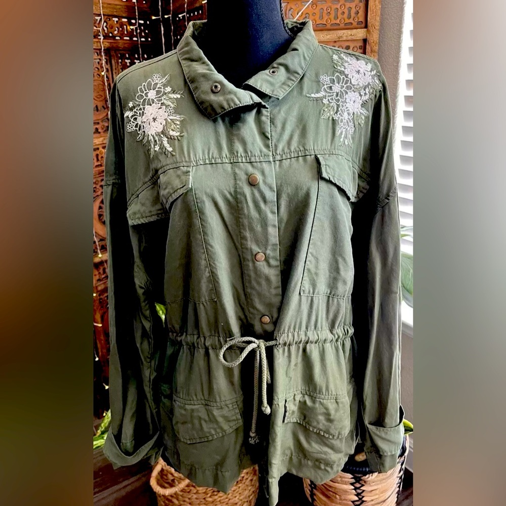 Embroidered Utility Olive Green Shirt/Jacket lightweight
Women SZ XXL Snaps
